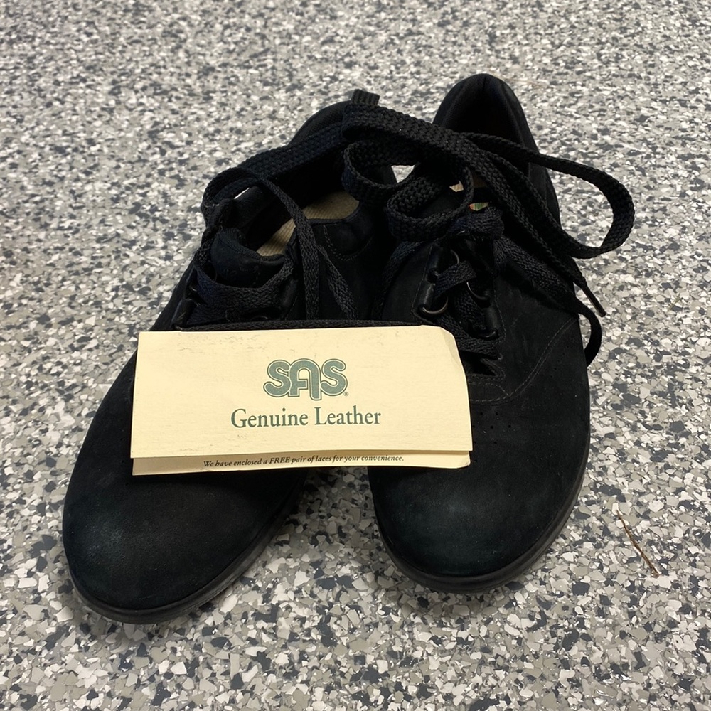 SAS GENUINE  LEATHER Size 8 Medium